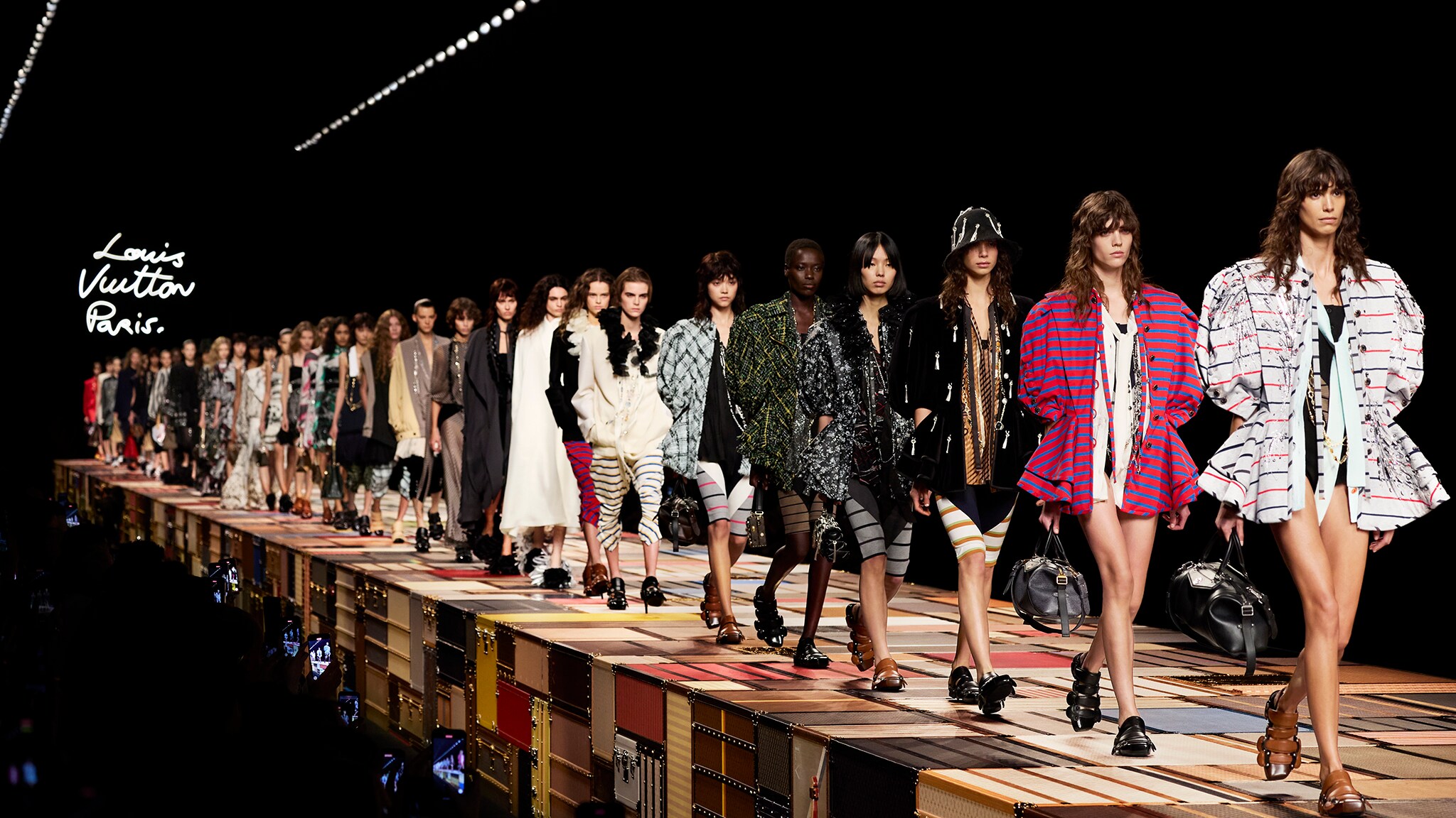 Women's Spring-Summer 2025 Show | LOUIS VUITTON